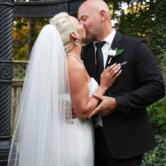 Ivory wedding veil, fingertip length - Picture 2 of 5